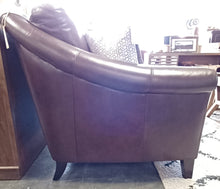 Load image into Gallery viewer, Beautiful 100% Leather Sofa