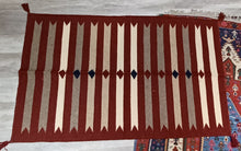 Load image into Gallery viewer, 100% Hand Spun Wool Navajo Area Rug