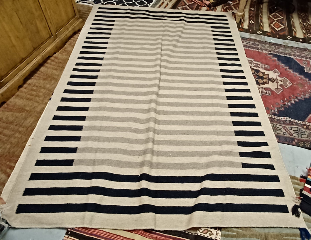 Tan & Black Woolen Mills Navajo Style 6'x9' Area Rug